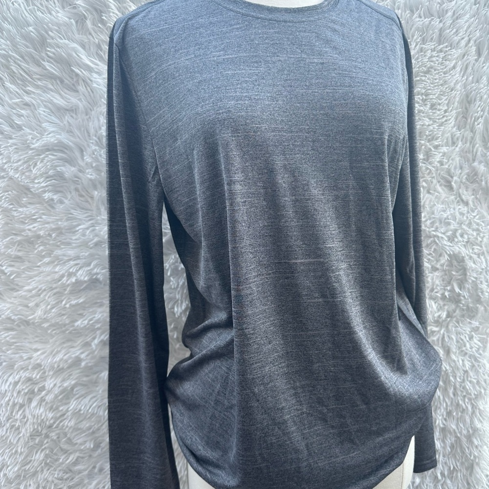 Skechers performance Gray Long Sleeve Top size Small